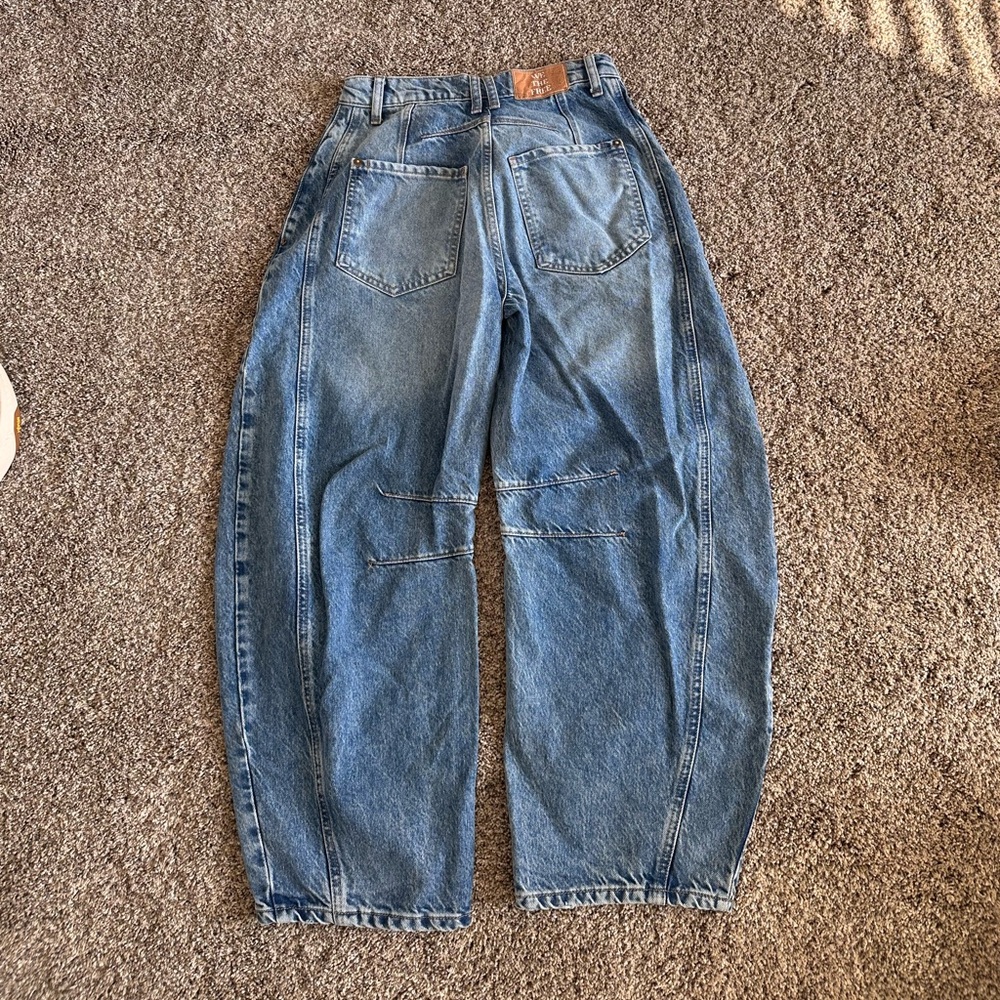 Relaxed Tapered Blue Denim Jeans - Picture 2 of 4